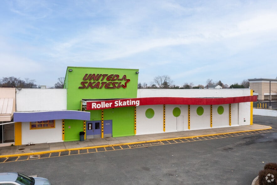 More Photos Of 1220-1310 Hicksville Rd, Seaford Unknown For Lease