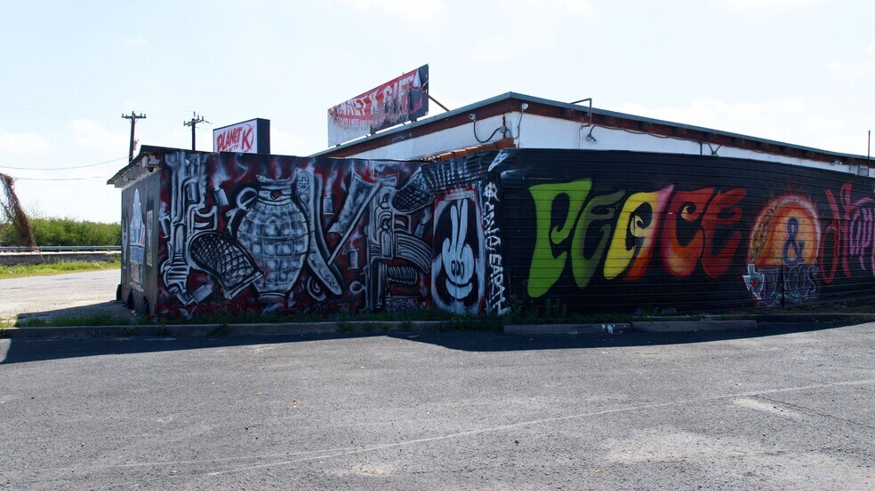 More Photos Of 6515 W Military Dr, San Antonio Freestanding For Sale