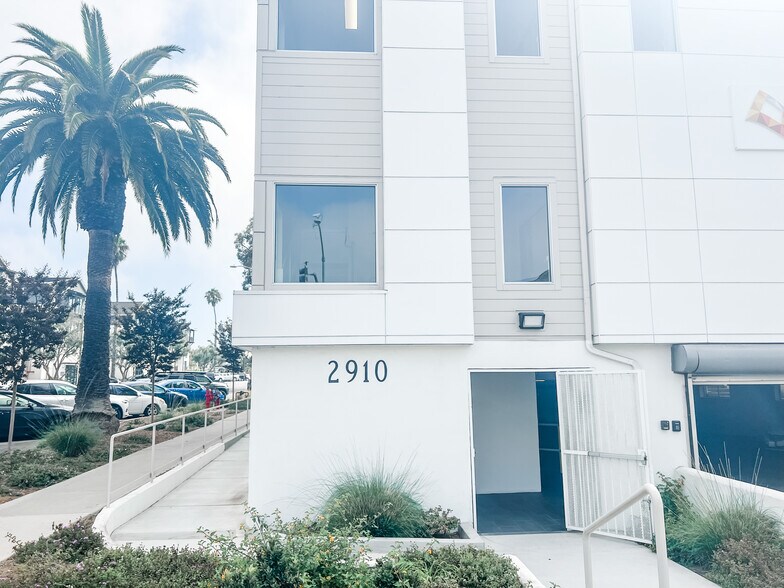 More Photos Of 2910 Jefferson St, Carlsbad Medical For Lease