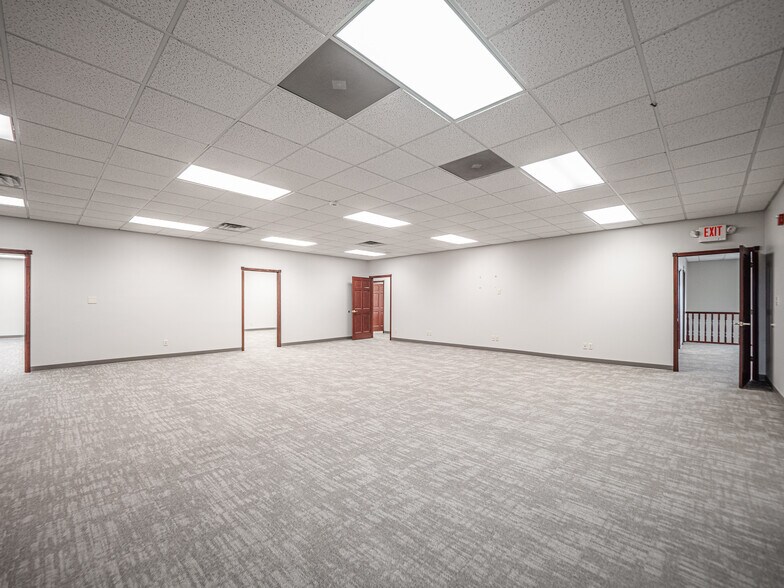 More Photos Of 1420 Kimber Ln, Evansville Office For Sale