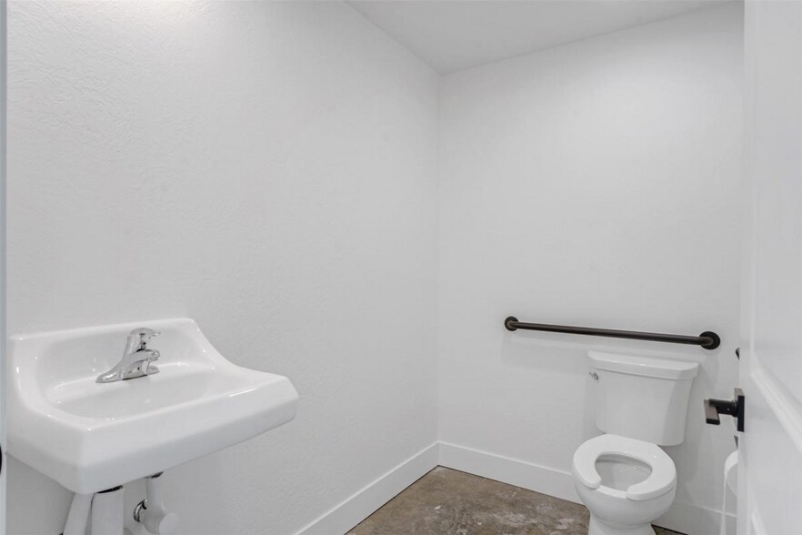 More Photos Of 82 Rock Chuck Rd, Victor Warehouse For Sale