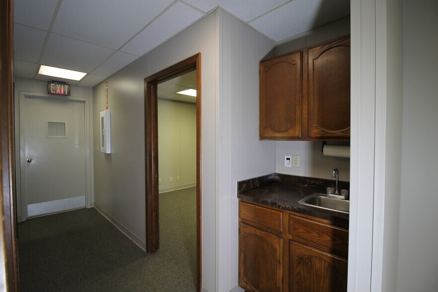 More Photos Of 1815 W Detroit St, Broken Arrow Service For Lease