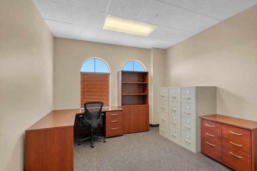 More Photos Of 2295 S Hiawassee Rd, Orlando Office For Sale