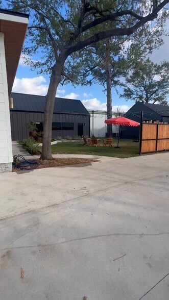 Primary Photo Of 2214 W 34th St, Houston General Retail For Lease