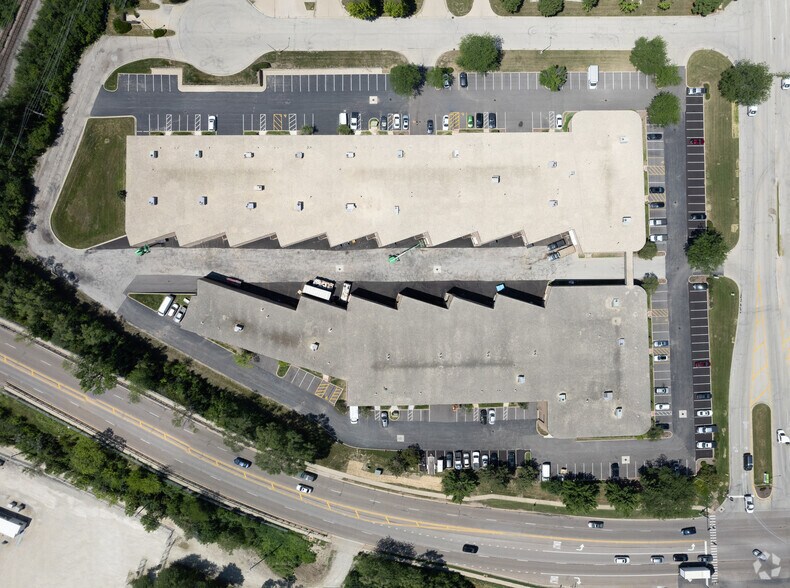 More Photos Of 2000 Bloomingdale Rd, Glendale Heights Warehouse For Lease