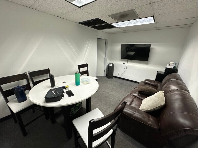 More Photos Of 2101 S Platte River Dr, Denver Warehouse For Lease