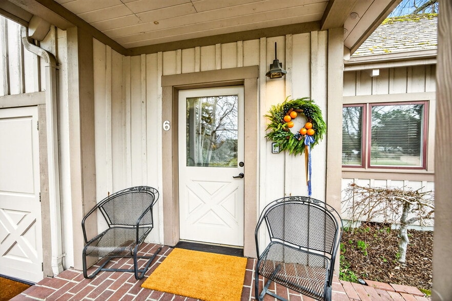 More Photos Of 668 N Main St, Ashland Hospitality For Sale