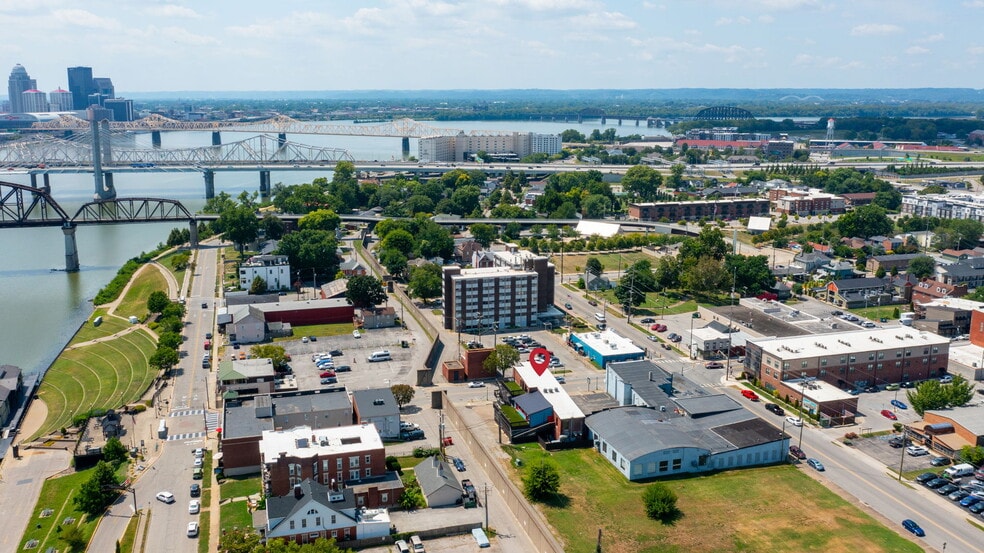 More Photos Of 134 Spring St, Jeffersonville Bar For Sale