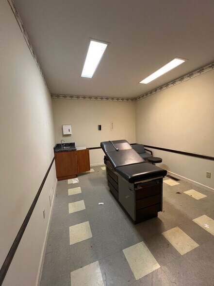 More Photos Of 1075 Cornwall drive dr, Madison Office For Sale