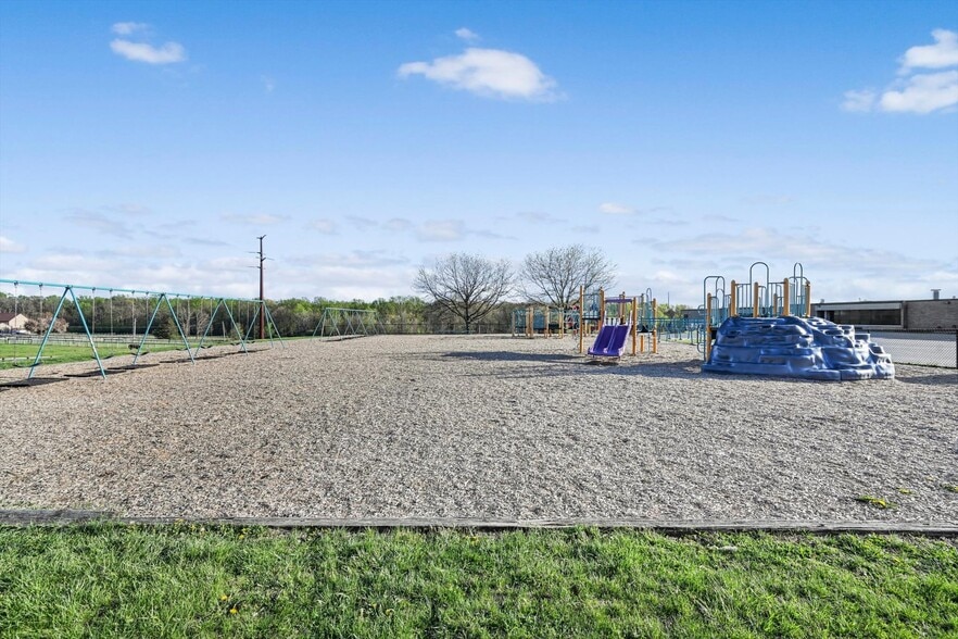 More Photos Of 2835 Mountain View Dr, Bath Office For Sale