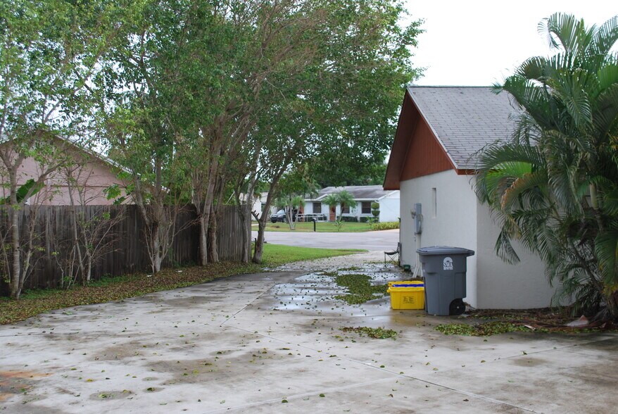 More Photos Of 1309 W Frangipani Cir, Lake Worth Specialty For Sale