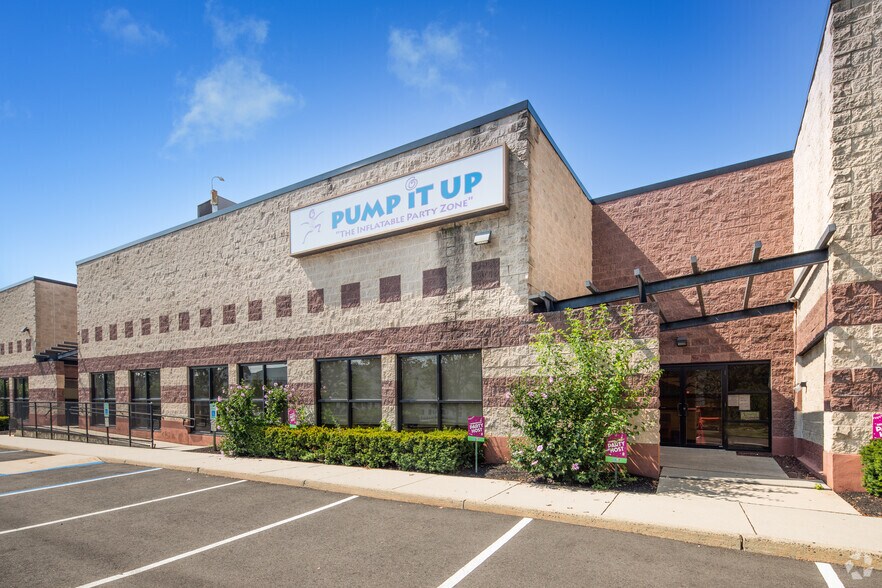 More Photos Of 8 Commerce Way, Hamilton Light Distribution For Lease