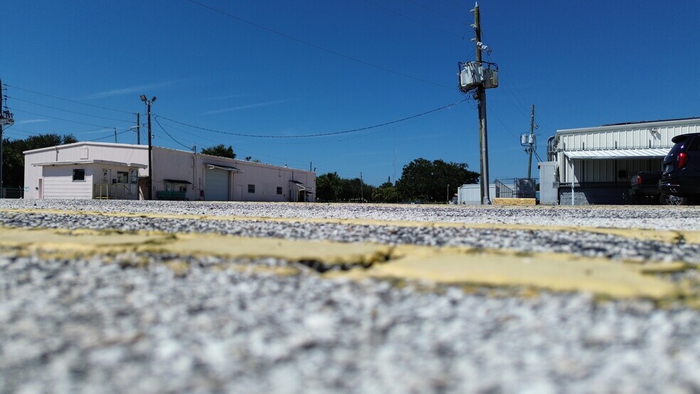 More Photos Of 306 9th St, Winter Garden Warehouse For Lease