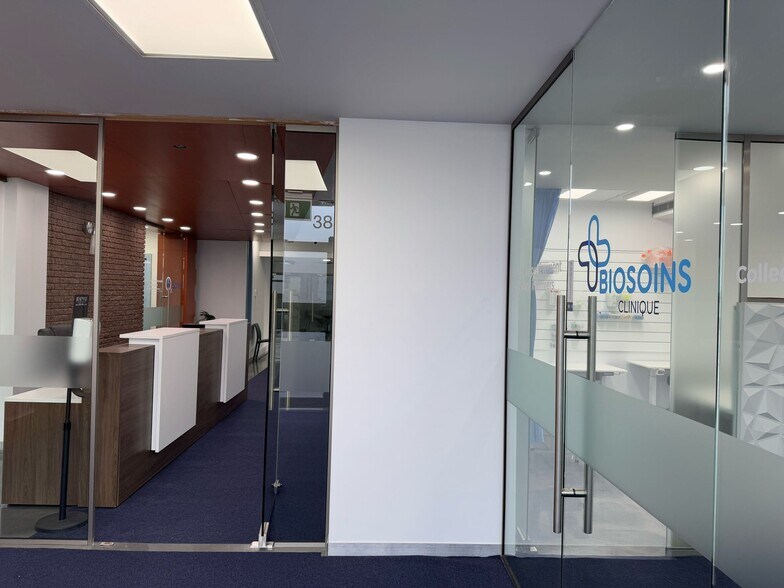 More Photos Of 3858-3870 Notre-Dame, Laval Office For Sale