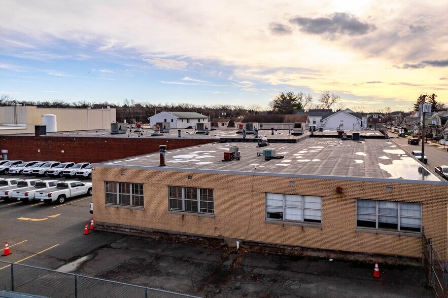More Photos Of 288-300 Ralph St, Belleville Warehouse For Sale