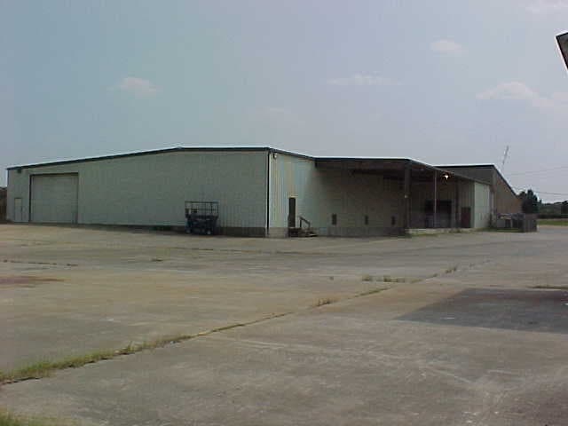 More Photos Of 3492 N US Highway 77, Giddings Warehouse For Lease