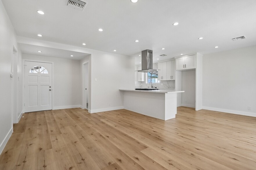 More Photos Of 15952 Simonds St, Granada Hills Apartments For Sale