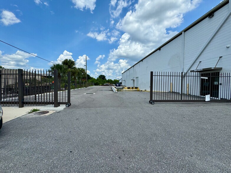 More Photos Of 4310 E Broadway Ave, Tampa Light Distribution For Lease