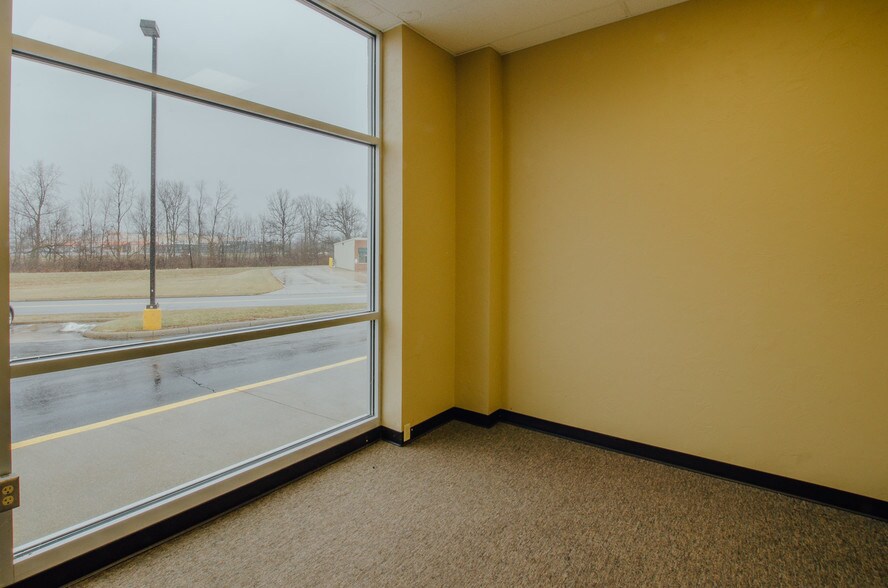 More Photos Of 33-49 Briggs Dr, Ontario General Retail For Lease