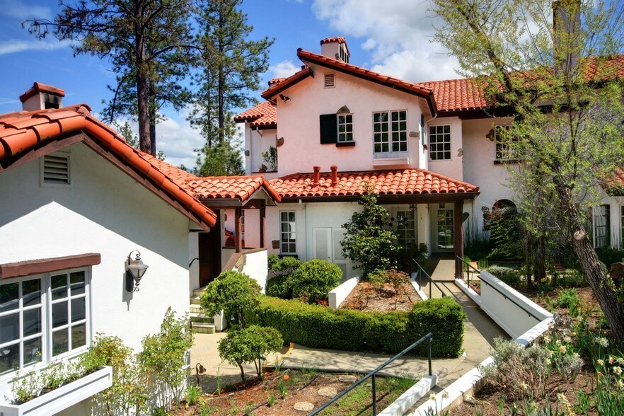 More Photos Of 48644 Victoria Ln, Oakhurst Hospitality For Sale