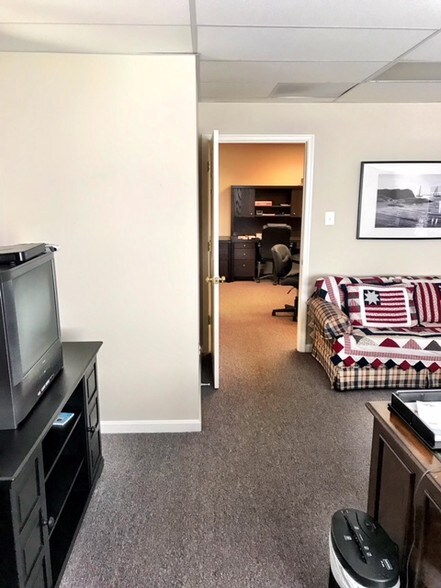 More Photos Of 9102 Industry Dr, Manassas Park Warehouse For Sale