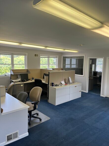 More Photos Of 526 S Transit St, Lockport Office For Lease