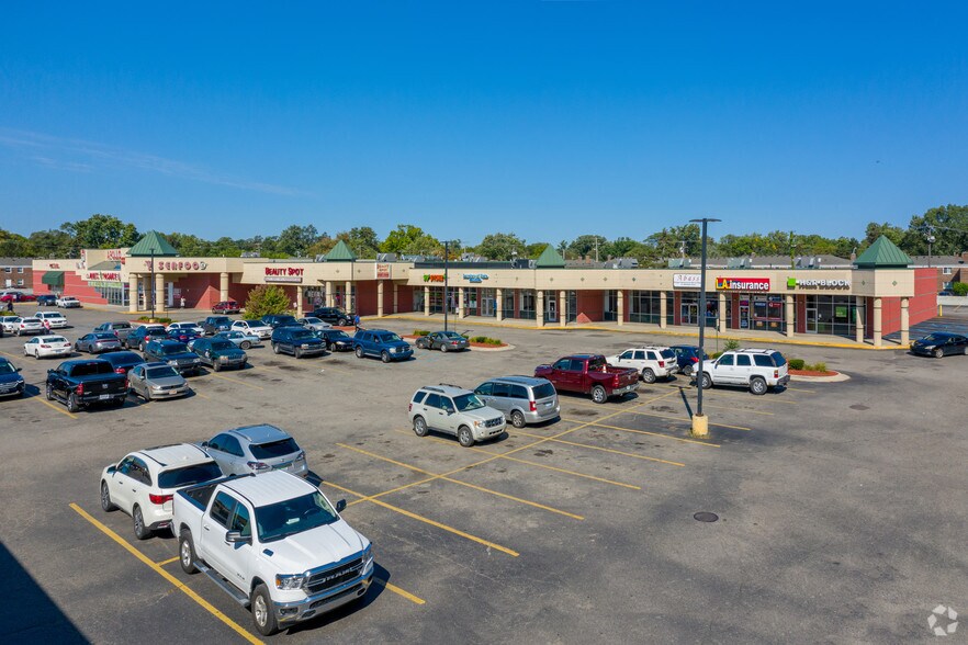 Primary Photo Of 20200-20266 W 7 Mile Rd, Detroit Freestanding For Lease