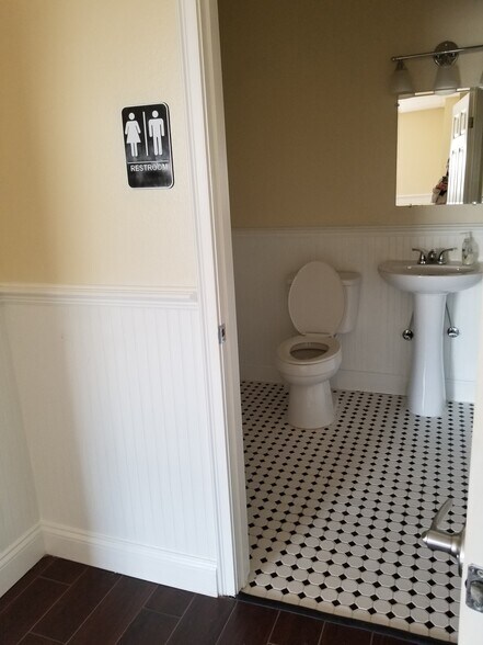 More Photos Of 342 W Michigan Ave, Deland Warehouse For Lease