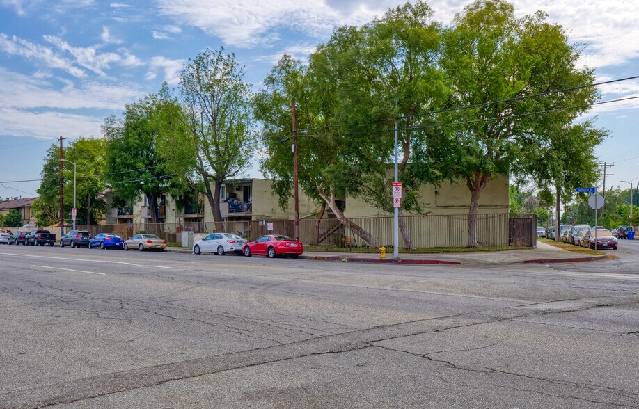 More Photos Of 8649 Sunland Blvd, Sun Valley Apartments For Sale