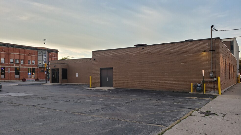 More Photos Of 317 W Walnut St, Green Bay Office For Lease