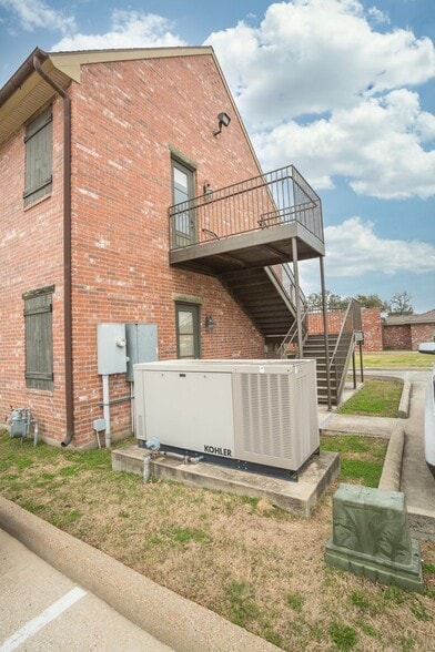 More Photos Of 1773 Ryan St, Lake Charles Office For Sale
