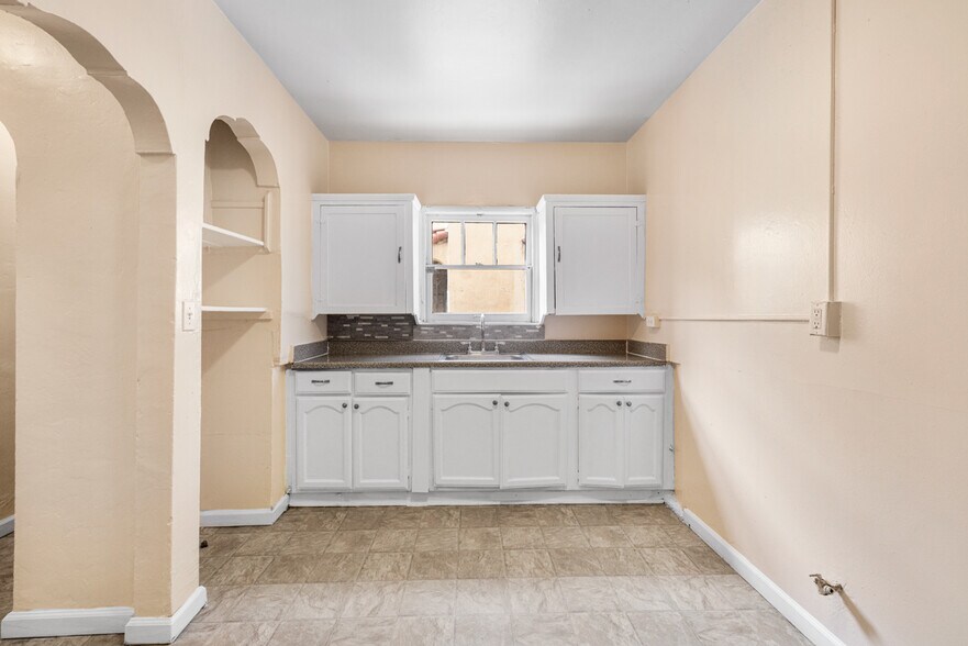 More Photos Of 1836 Lansdowne Ave, Los Angeles Multifamily For Sale