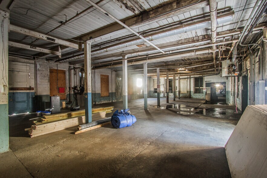 More Photos Of 129 Dewey St, Worcester Manufacturing For Lease