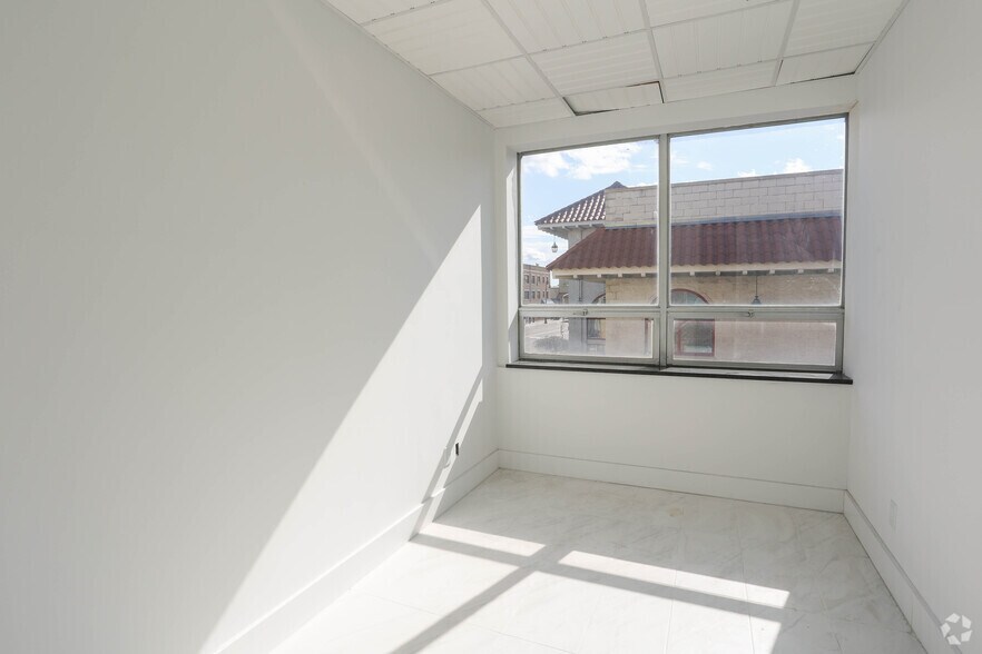 More Photos Of 91 N Franklin St, Hempstead Office For Sale