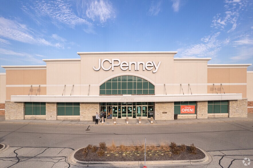 More Photos Of 2940 Commerce Dr, Johnsburg Department Store For Sale