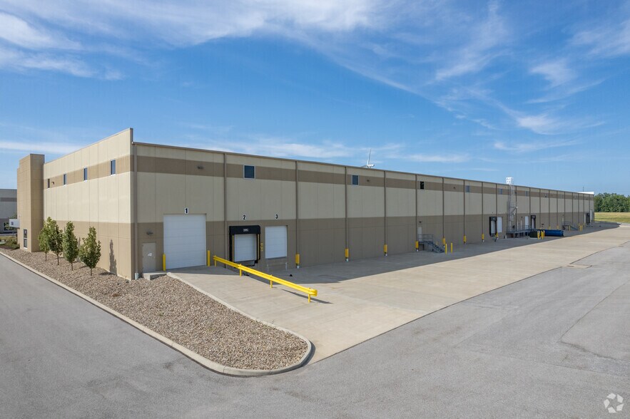 More Photos Of 26550 Bluestone Blvd, Euclid Light Manufacturing For Lease