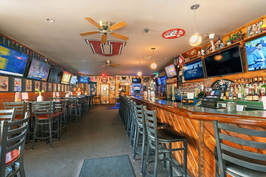 More Photos Of 1524 Van Vranken Ave, Schenectady Bar For Sale