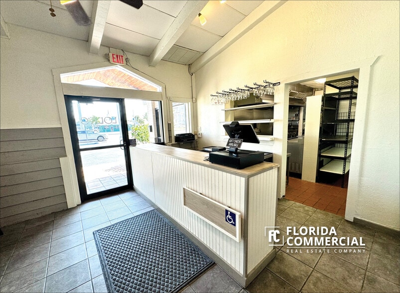 More Photos Of 300 SW Federal Hwy, Stuart Restaurant For Sale