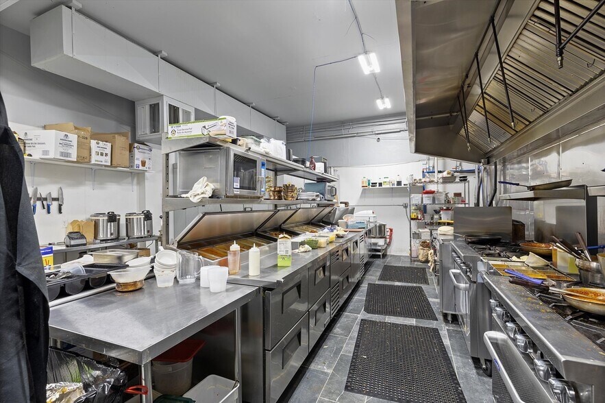 More Photos Of 1006 SW Coast Hwy, Newport Restaurant For Sale