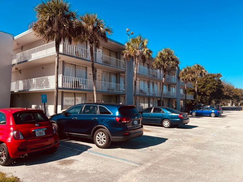 More Photos Of 44089 Highway 27, Davenport Hotel For Sale