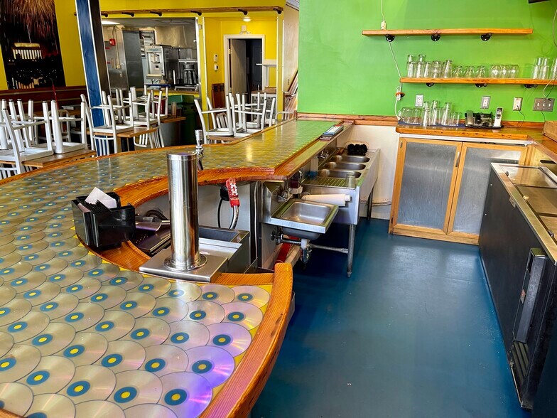 More Photos Of 314 William St, Fredericksburg Storefront For Lease