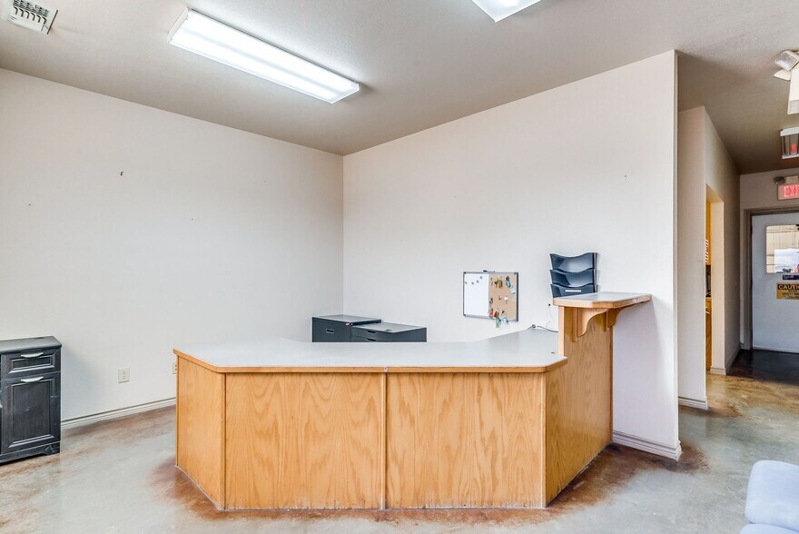 More Photos Of 3997 N US Highway 287, Alvord Warehouse For Lease