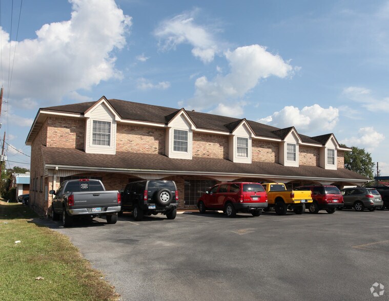 Primary Photo Of 2210 N Frazier St, Conroe Medical For Lease
