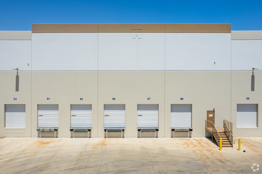 More Photos Of 2300 S 51st Ave, Phoenix Distribution For Lease