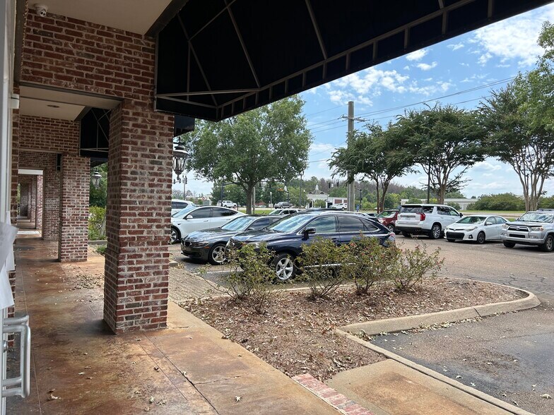 More Photos Of 1896 Main St, Madison Storefront Retail Office For Lease