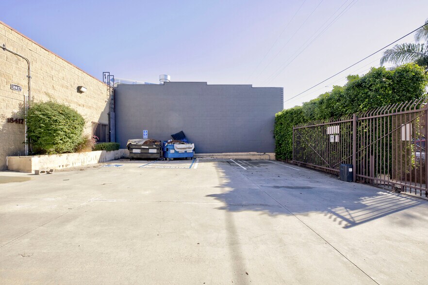 More Photos Of 18417 Bryant St, Northridge Service For Sale