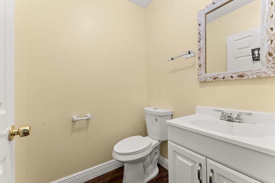 More Photos Of 2629 W 23rd St, Panama City Office For Sale