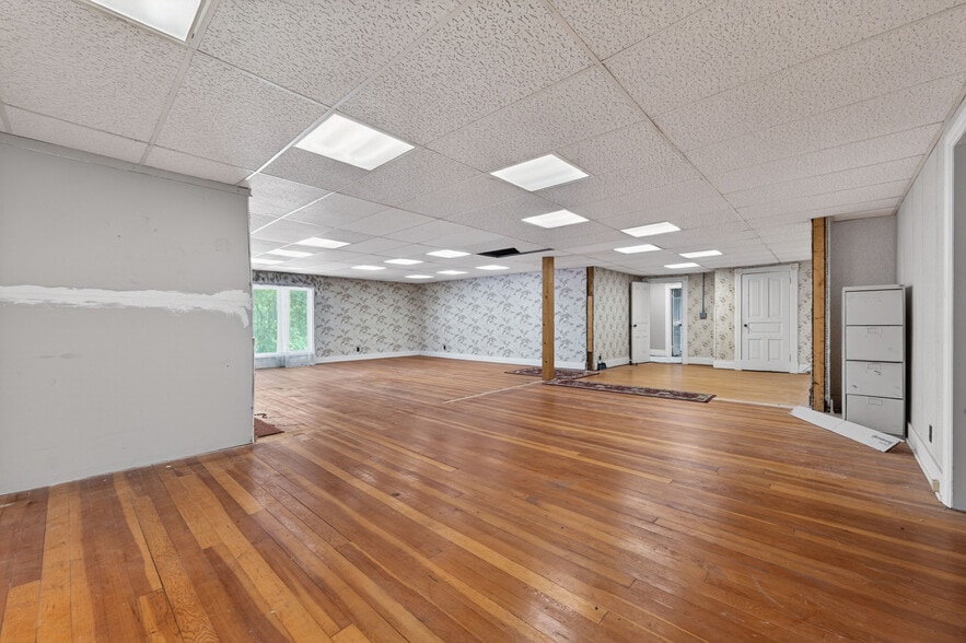 More Photos Of 209 N Main St, Belleville Medical For Sale