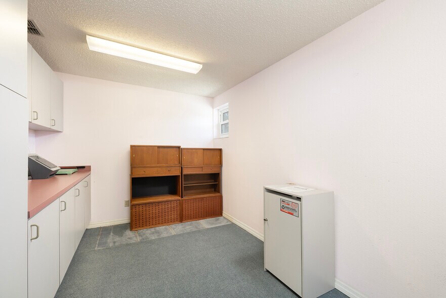 More Photos Of 2300 W Bay Dr, Largo Office Residential For Lease