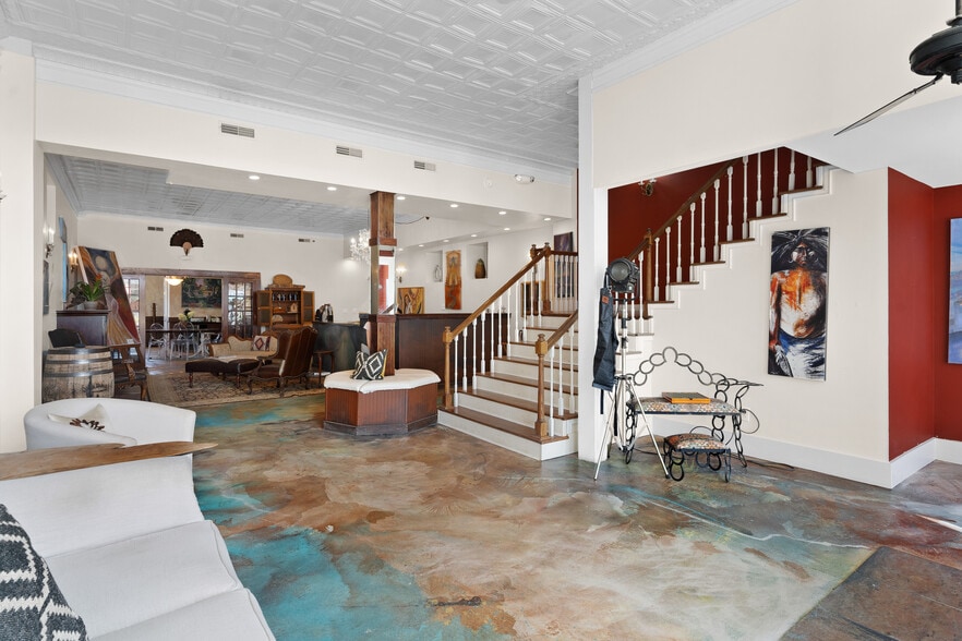 More Photos Of 108 Cumberland St E, Cowan Specialty For Sale